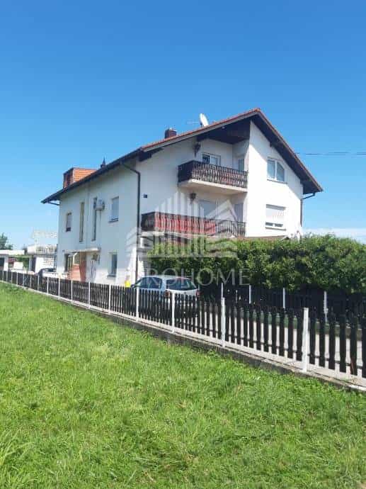 Casa nel Odra, Zagabria, Laurea 12019571