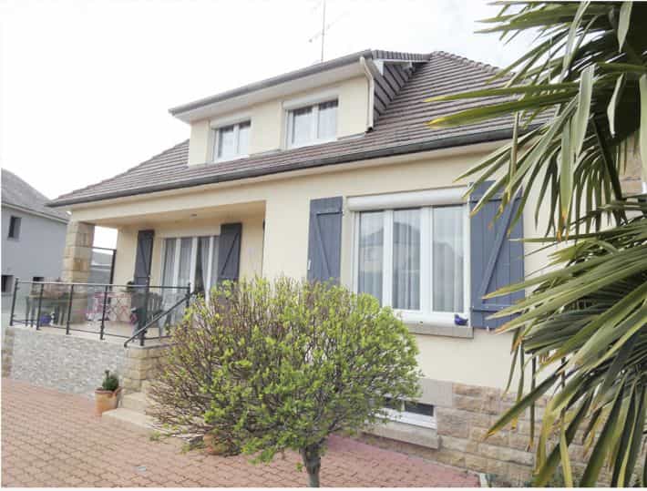 房子 在 Saint-Hilaire-du-Harcouët, Normandie 12019865