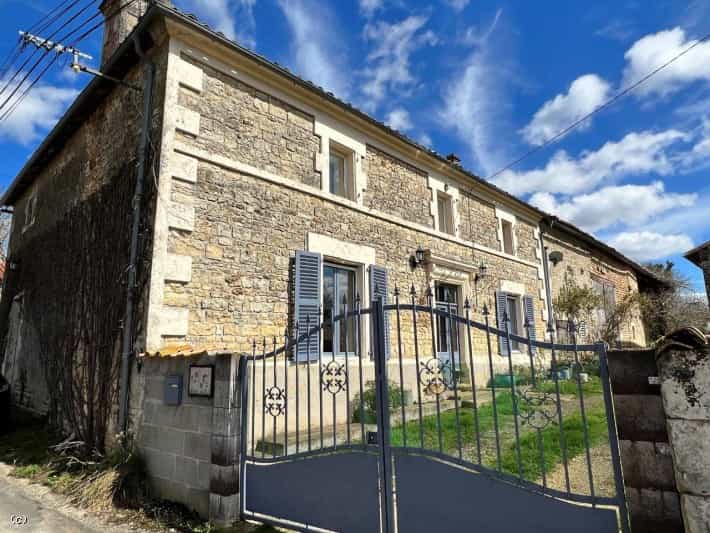 Rumah di Sauzé-Vaussais, Nouvelle-Aquitaine 12019886