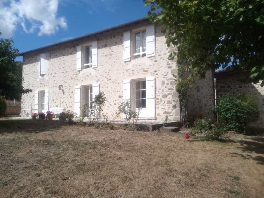Dom w Chasseneuil-sur-Bonnieure, Nouvelle-Aquitaine 12020219