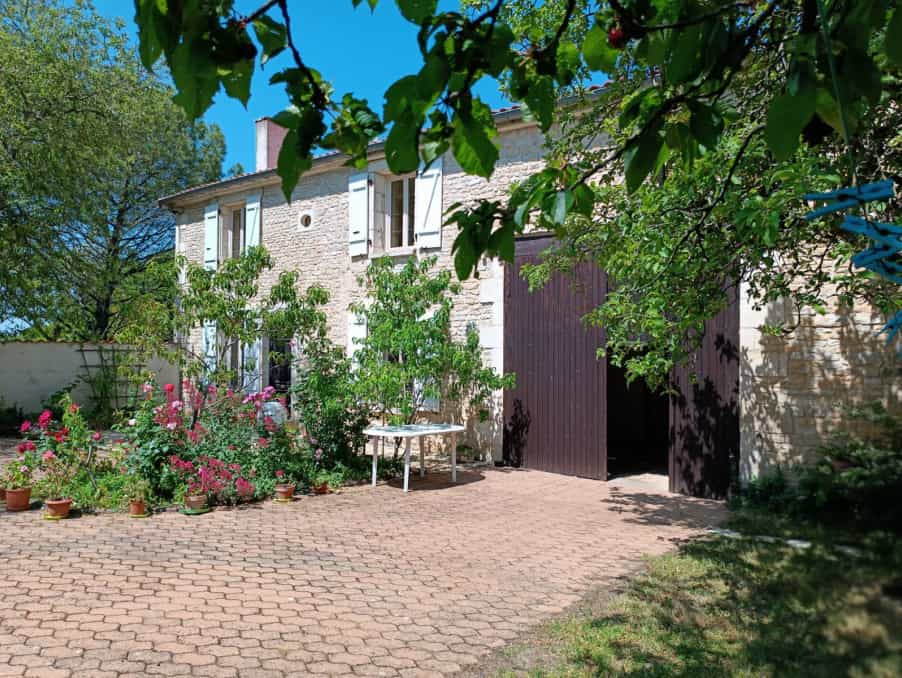 rumah dalam Verteuil-sur-Charente, Nouvelle-Aquitaine 12020220