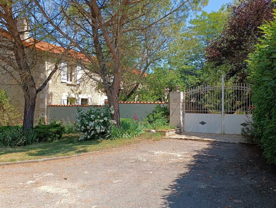 房子 在 Verteuil-sur-Charente, Nouvelle-Aquitaine 12020220