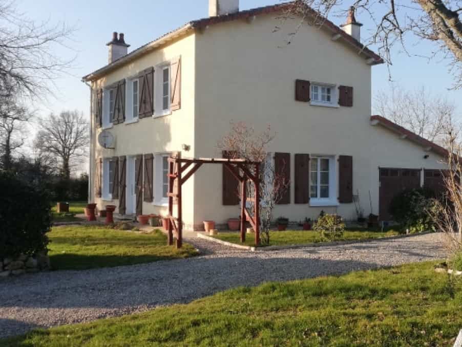 Hus i Ambernac, Nouvelle-Aquitaine 12020229
