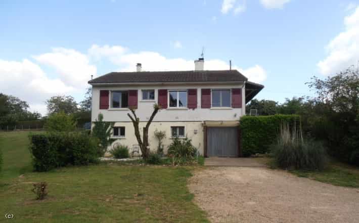 Hus i Civray, Nouvelle-Aquitaine 12020249