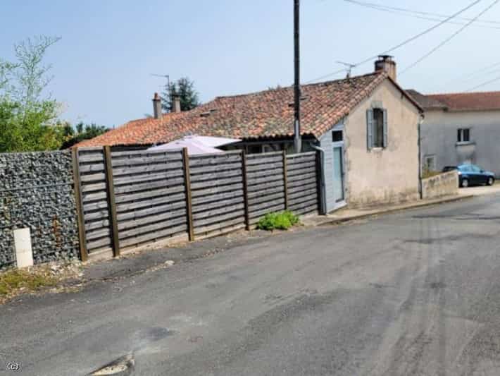 House in Civray, Nouvelle-Aquitaine 12020257