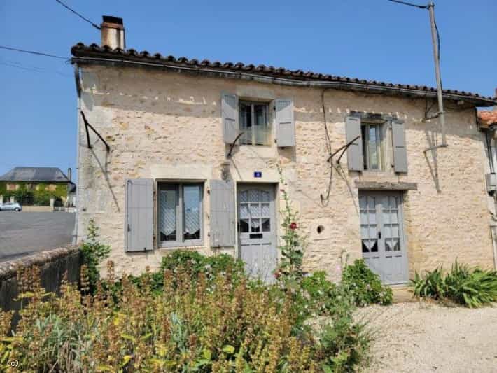 Rumah di Civray, Nouvelle-Aquitaine 12020257