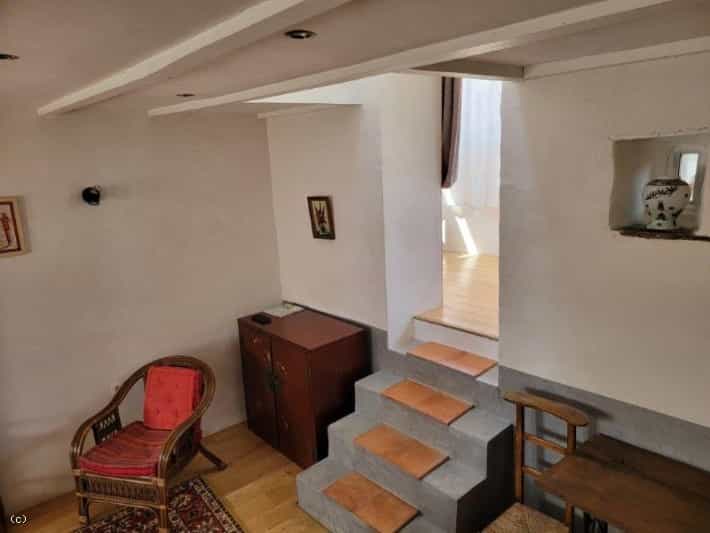 Huis in Civray, Nouvelle-Aquitaine 12020257