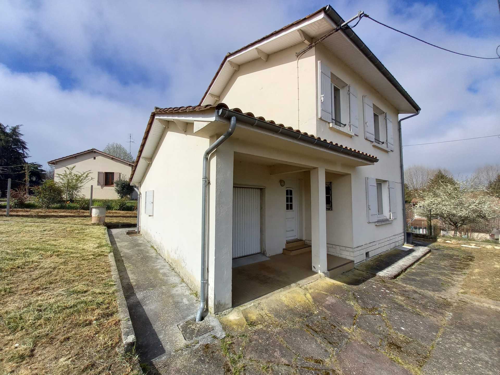 House in Miramont-de-Guyenne, Nouvelle-Aquitaine 12020295