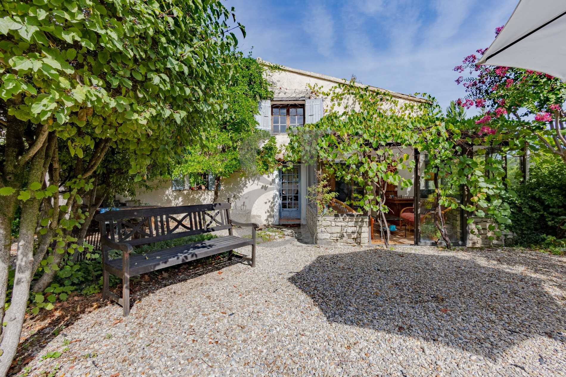 House in Vaison-la-Romaine, Provence-Alpes-Cote d'Azur 12020300