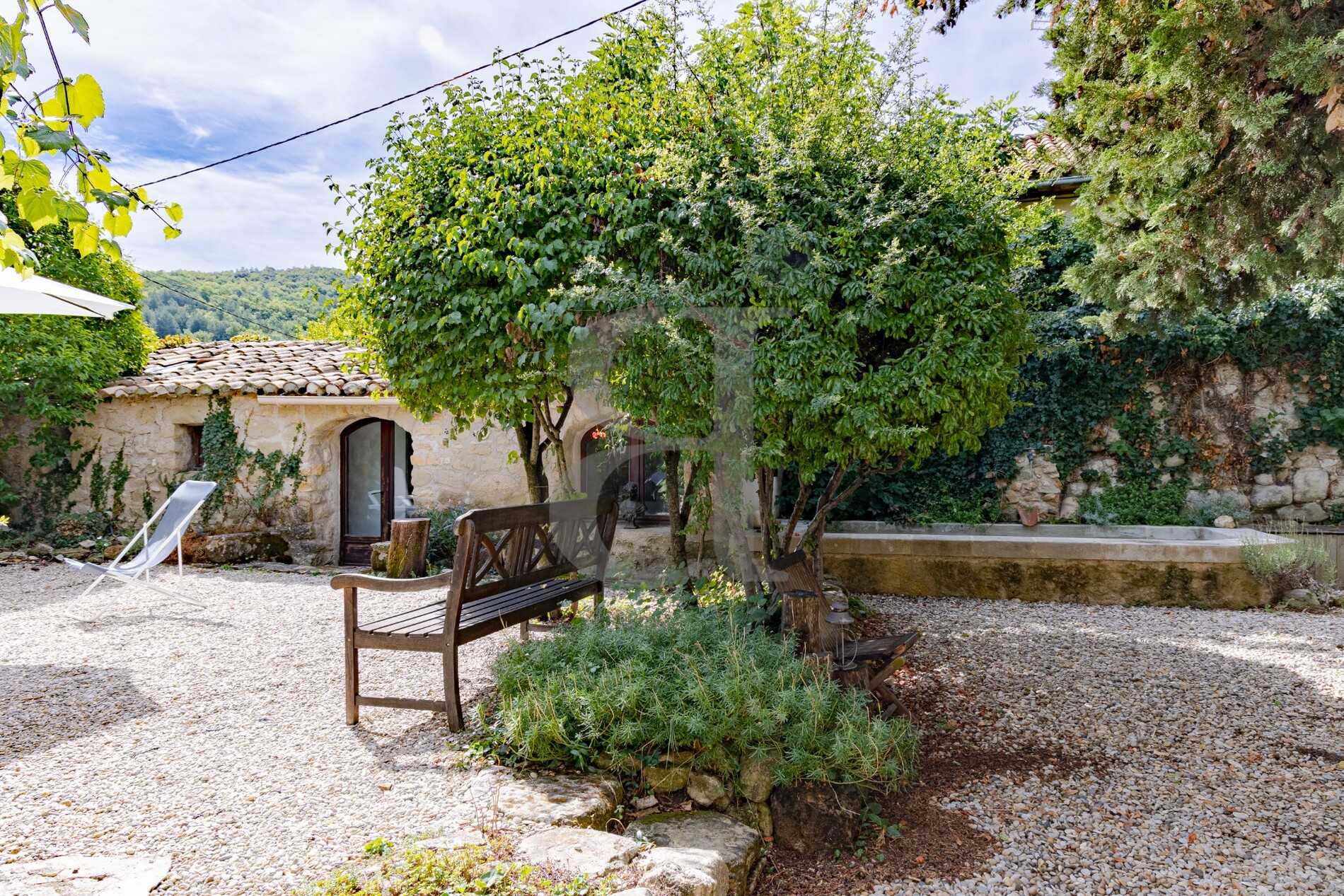 Hus i Vaison-la-Romaine, Provence-Alpes-Côte d'Azur 12020300