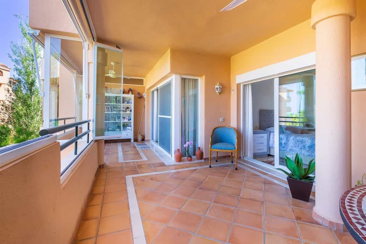 Condominium in Marbella, Andalusia 12020860