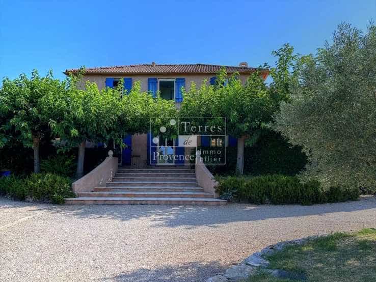 House in Villecroze, Provence-Alpes-Cote d'Azur 12021640