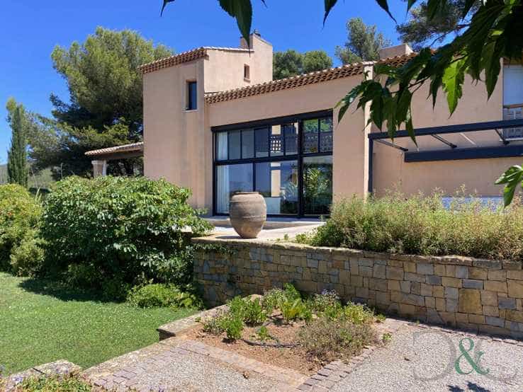 House in Sanary-sur-Mer, Provence-Alpes-Cote d'Azur 12021642