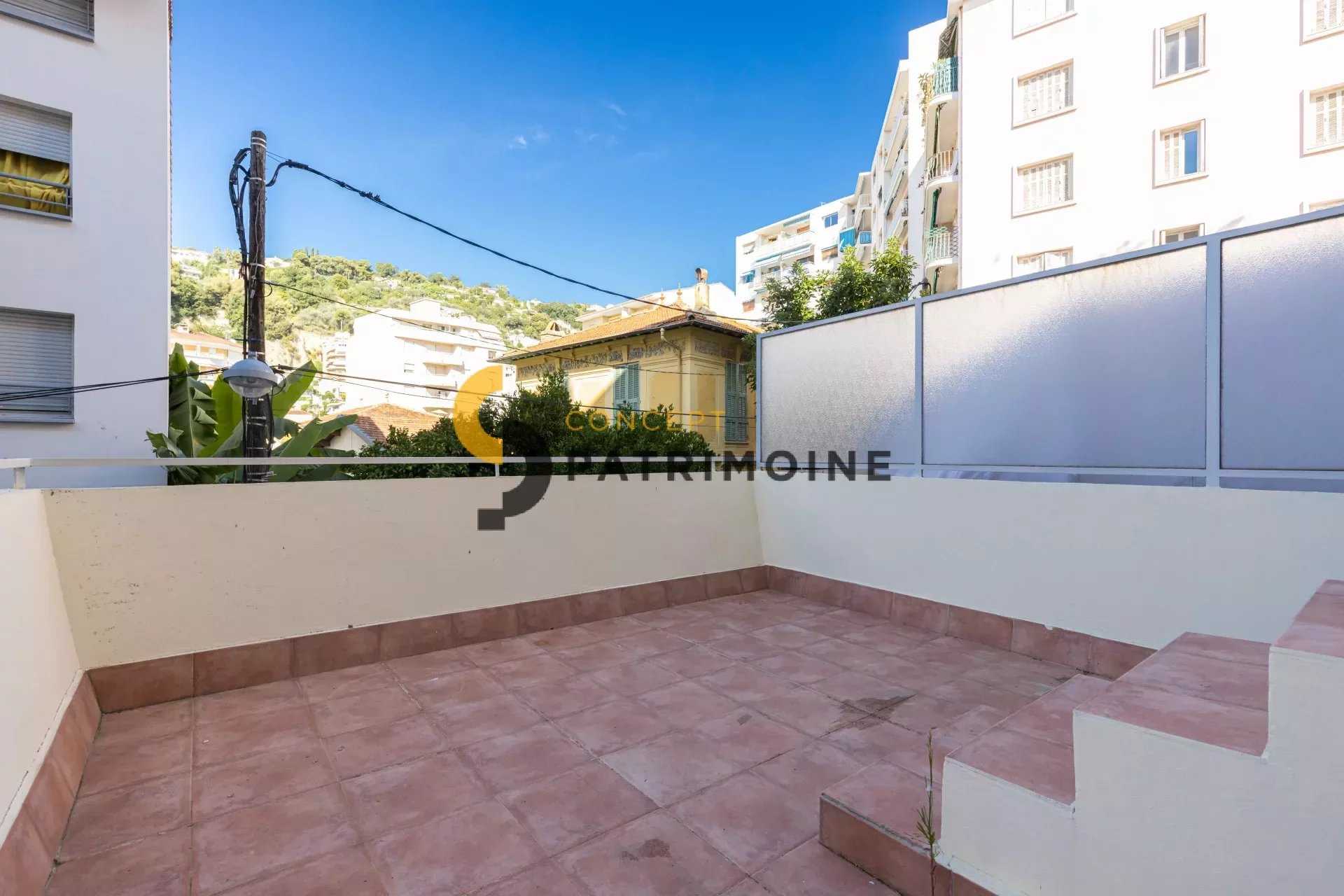 Condominium in Nice, Provence-Alpes-Cote d'Azur 12022002