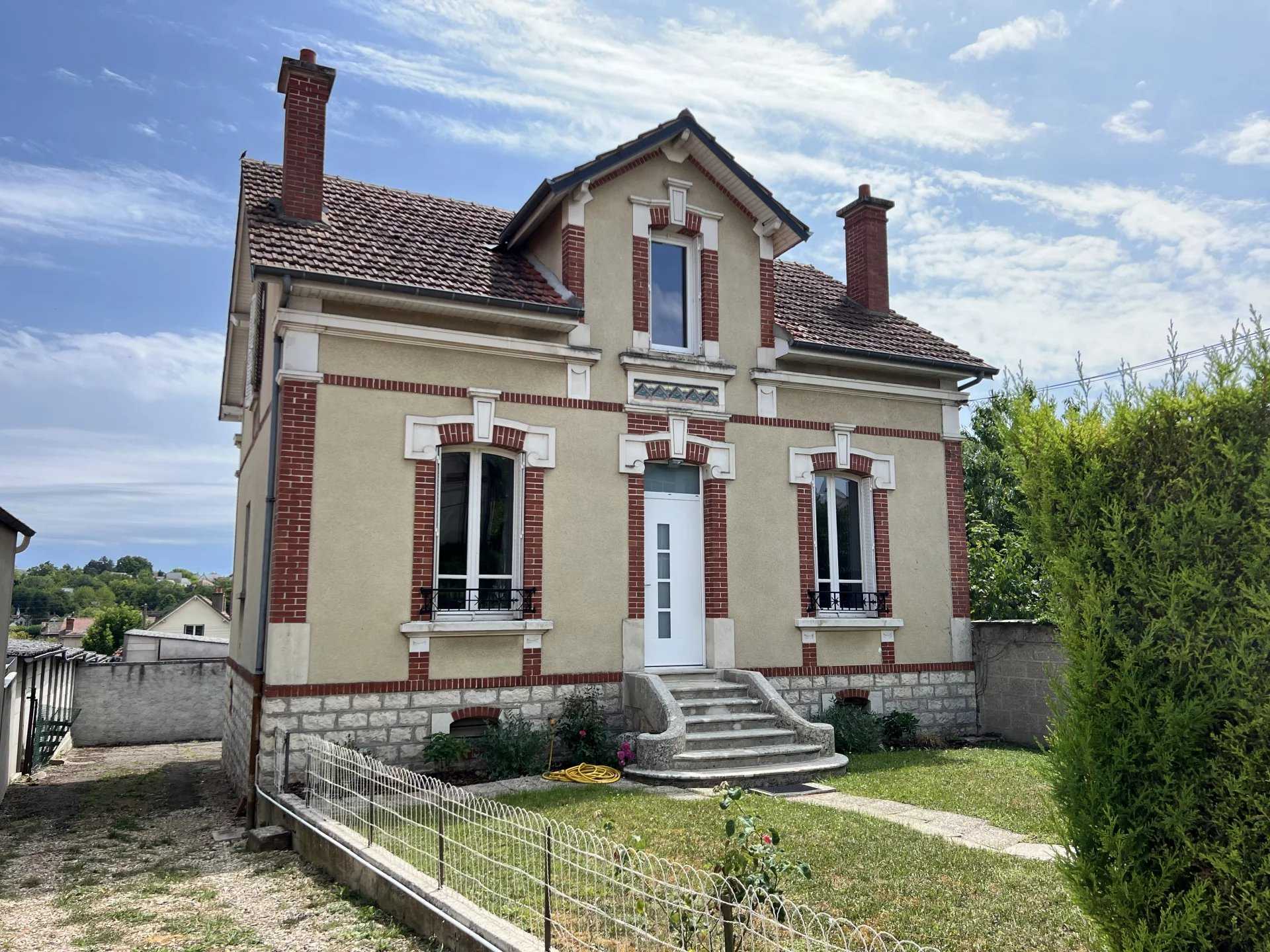 Huis in Auxerre, Bourgogne-Franche-Comte 12022012
