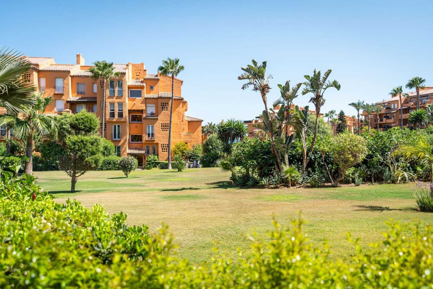Condominium in Castillo de Sabinillas, Andalusia 12022828