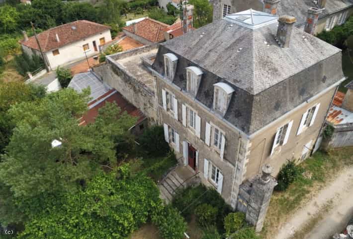 Hus i Ruffec, Nouvelle-Aquitaine 12022939