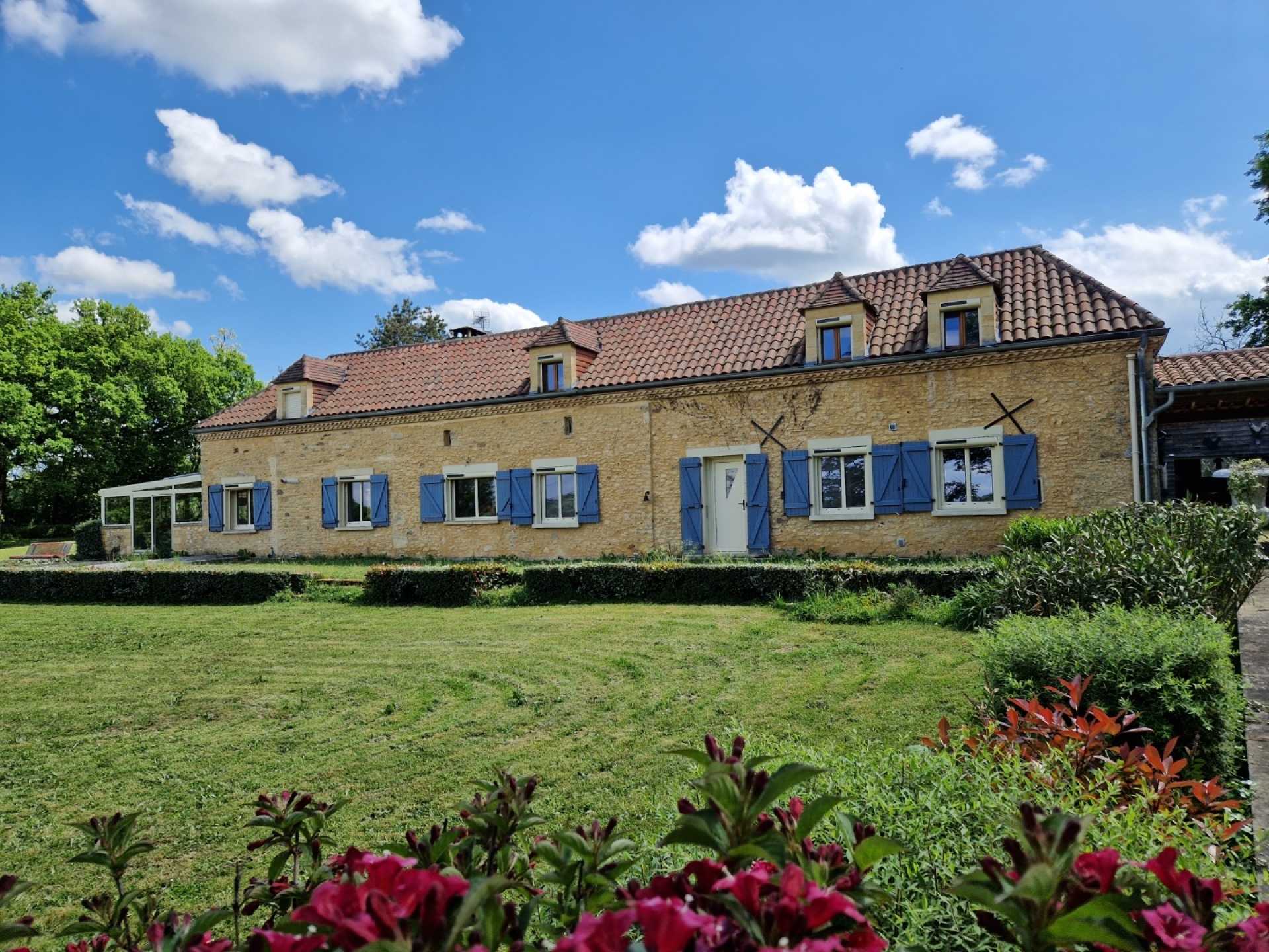 House in Le Bugue, Nouvelle-Aquitaine 12022988