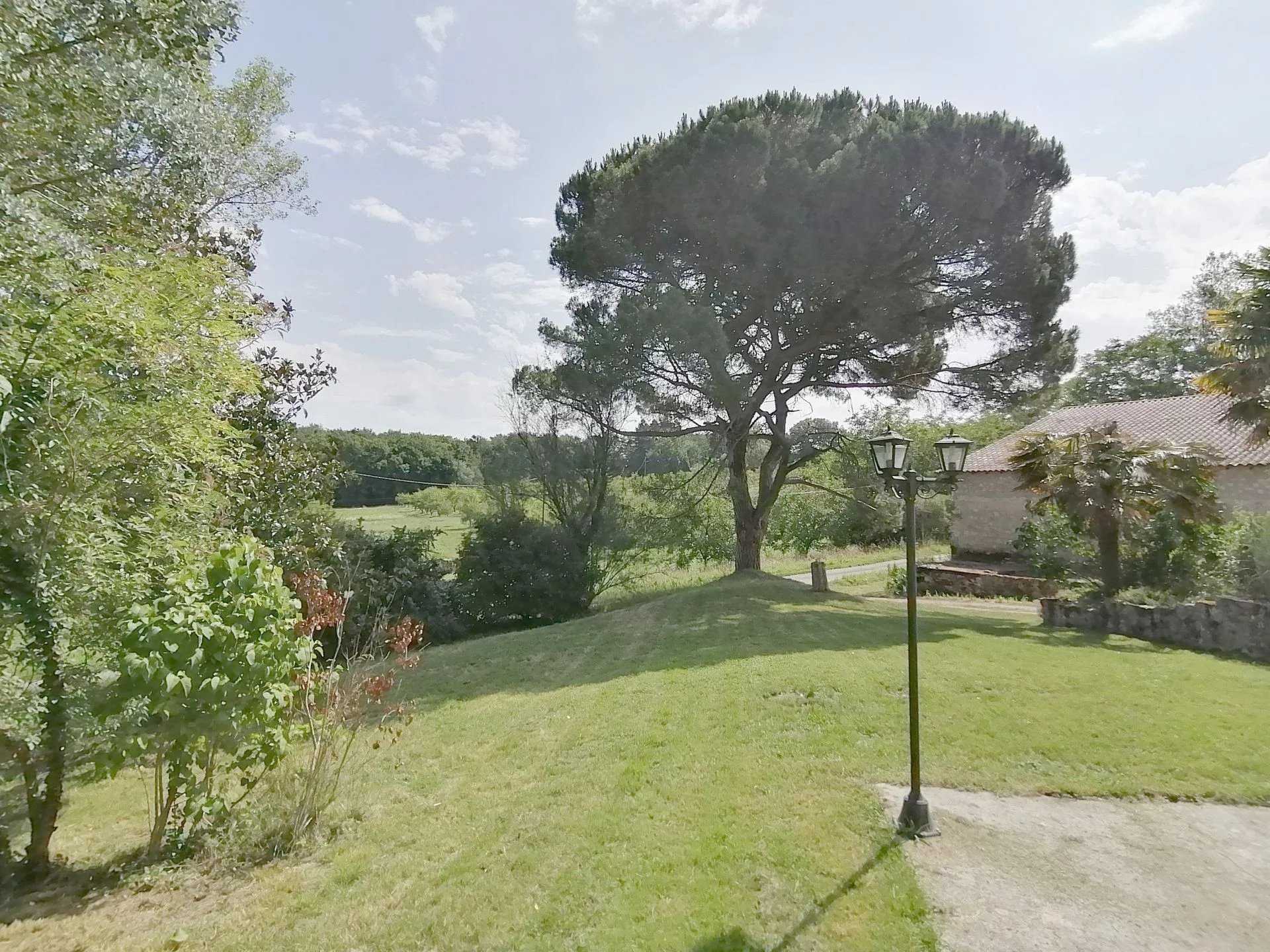 loger dans Montpezat, Nouvelle-Aquitaine 12023063