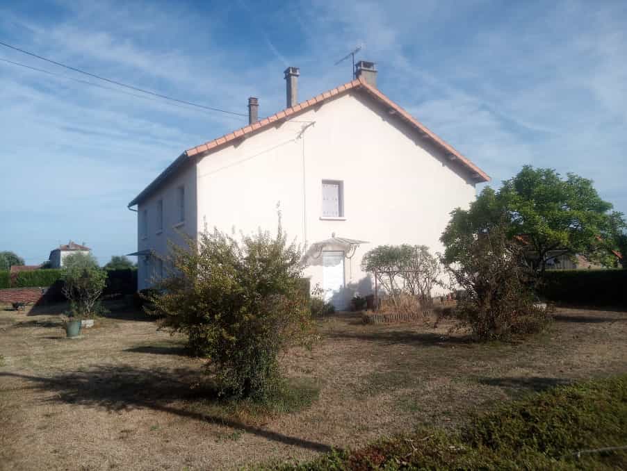 Rumah di Chasseneuil-sur-Bonnieure, Nouvelle-Aquitaine 12023074