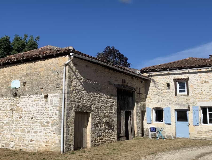 Hus i Mansle, Nouvelle-Aquitaine 12023080