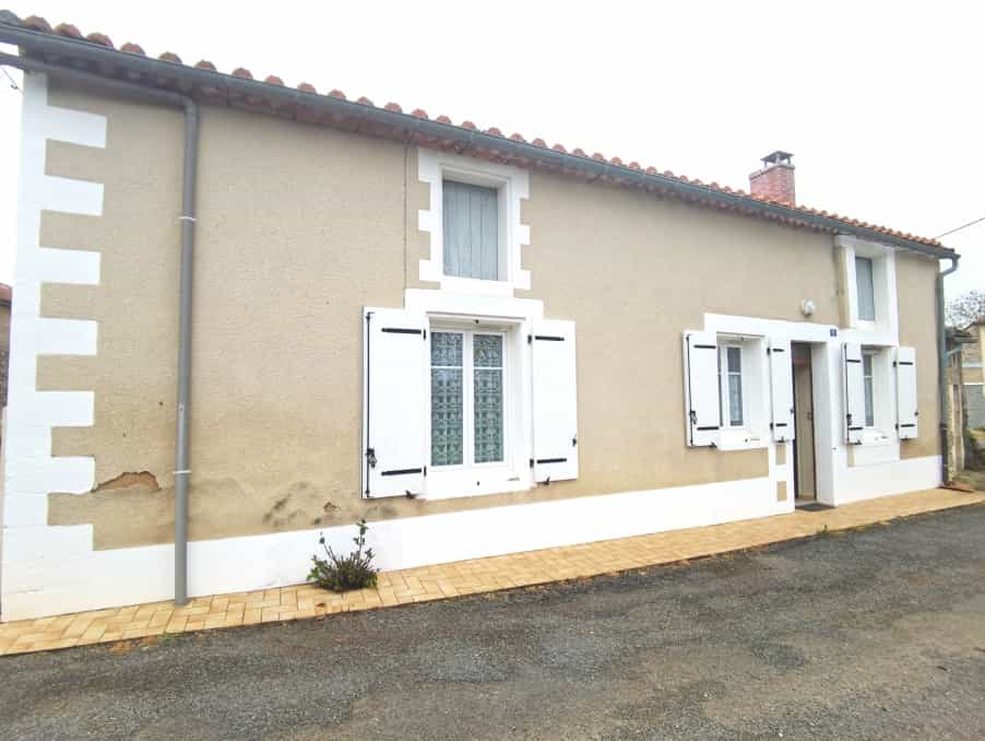 σπίτι σε Chasseneuil-sur-Bonnieure, Nouvelle-Aquitaine 12023083