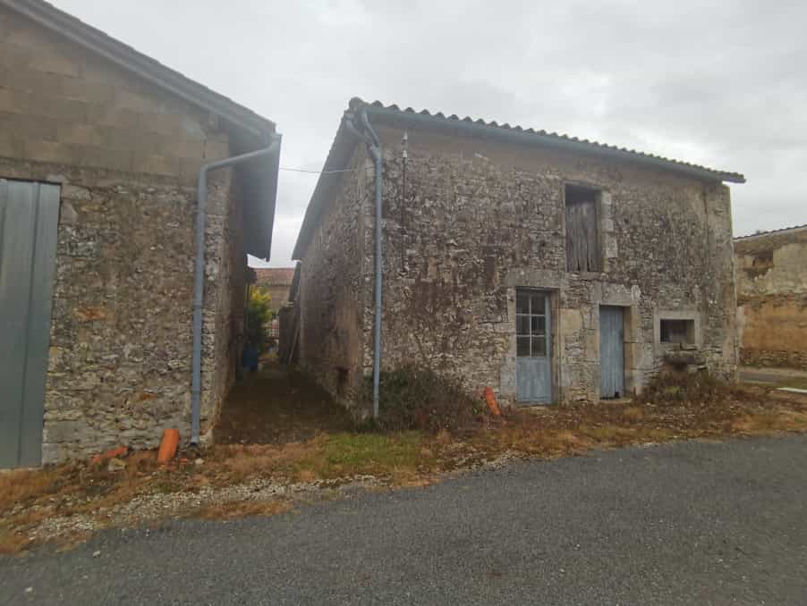 Huis in Chasseneuil-sur-Bonnieure, Nouvelle-Aquitaine 12023083