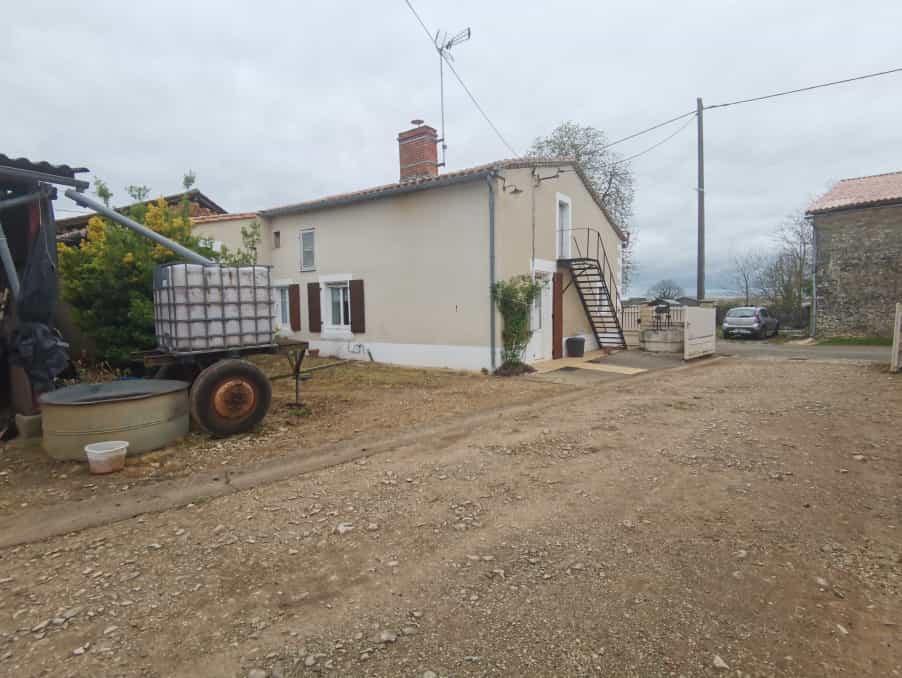 Hus i Chasseneuil-sur-Bonnieure, Nouvelle-Aquitaine 12023083