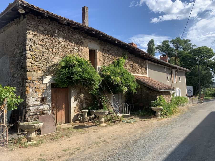 House in Massignac, Nouvelle-Aquitaine 12023094