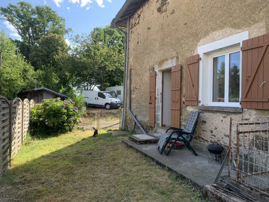 House in Massignac, Nouvelle-Aquitaine 12023094