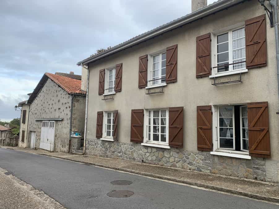 House in Saint-Junien, Nouvelle-Aquitaine 12023100