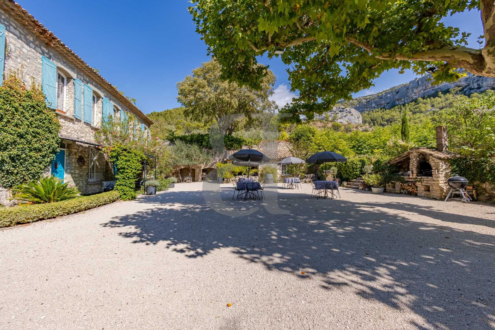 жилой дом в L'Isle-sur-la-Sorgue, Provence-Alpes-Côte d'Azur 12023102