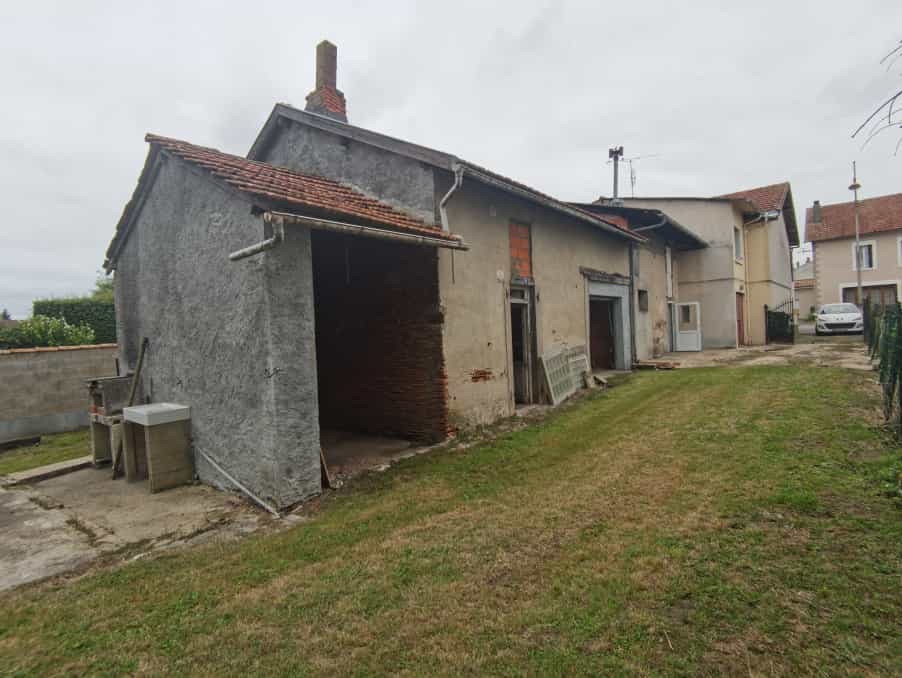 Hus i Roumazieres, Nouvelle-Aquitaine 12023107