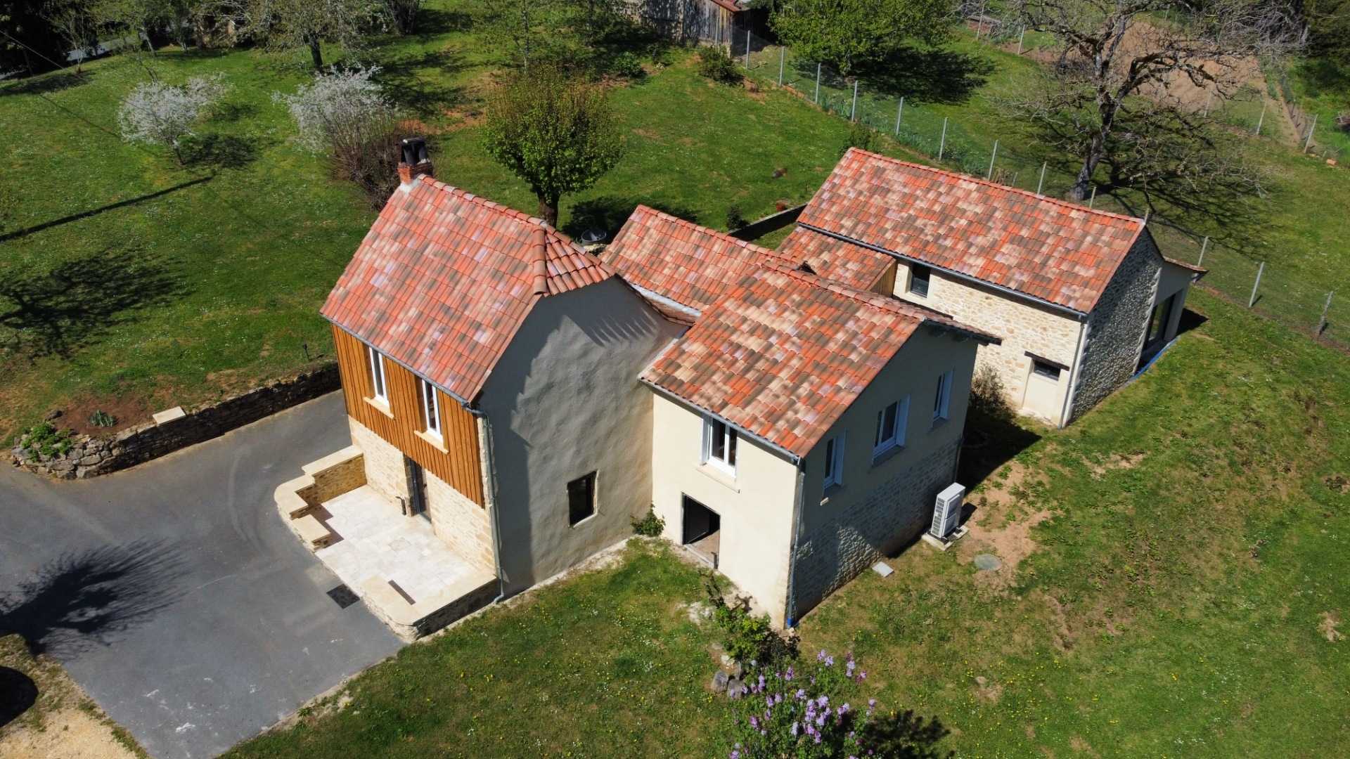 Talo sisään Sarlat-la-Canéda, Nouvelle-Aquitaine 12023322