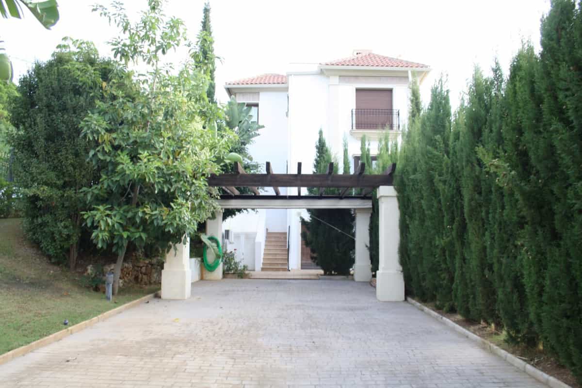 Talo sisään Benahavis, Andalusia 12023546
