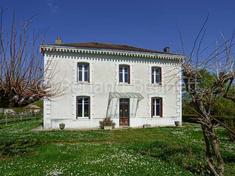 Будинок в Sauzé-Vaussais, Nouvelle-Aquitaine 12023582