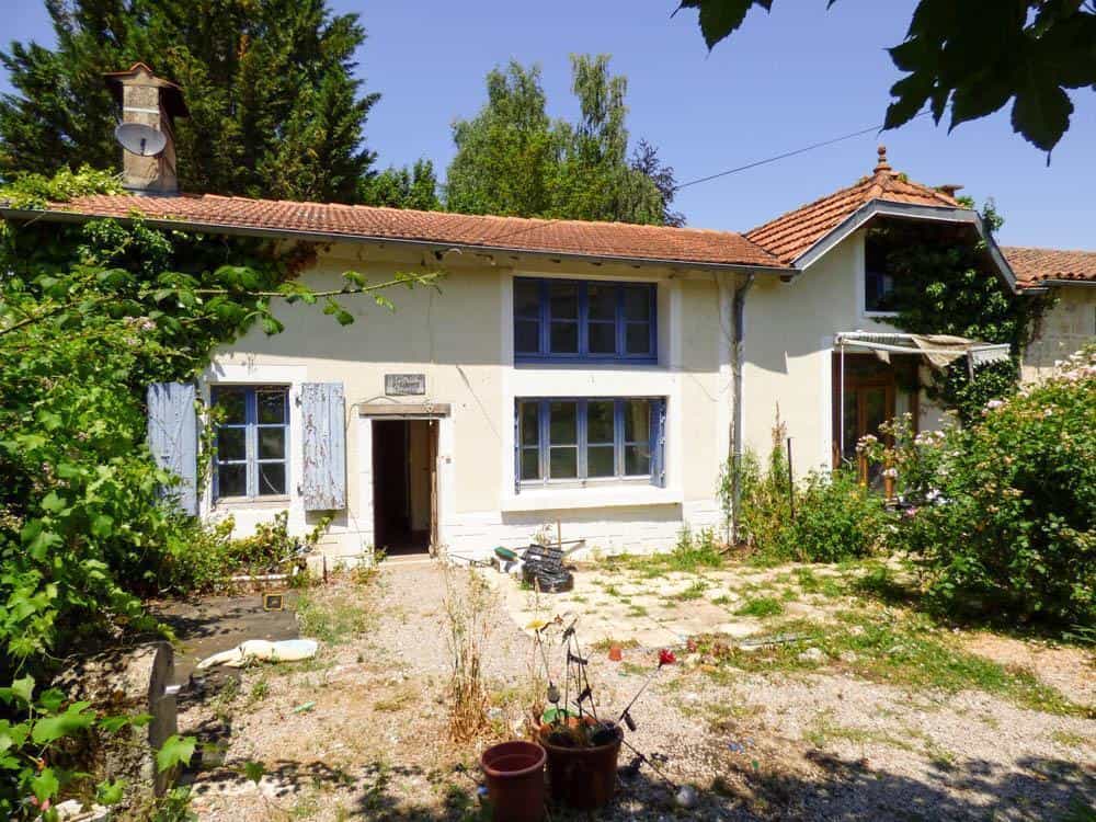 House in Sauze-Vaussais, Nouvelle-Aquitaine 12023583
