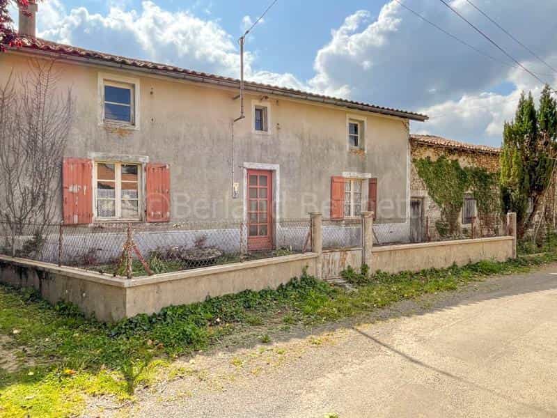 House in Melle, Nouvelle-Aquitaine 12023584