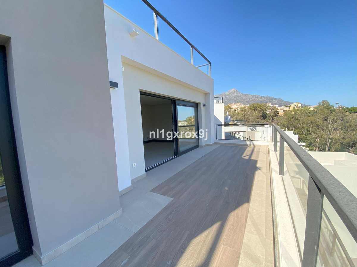 Condominium in Marbella, Andalusia 12023648