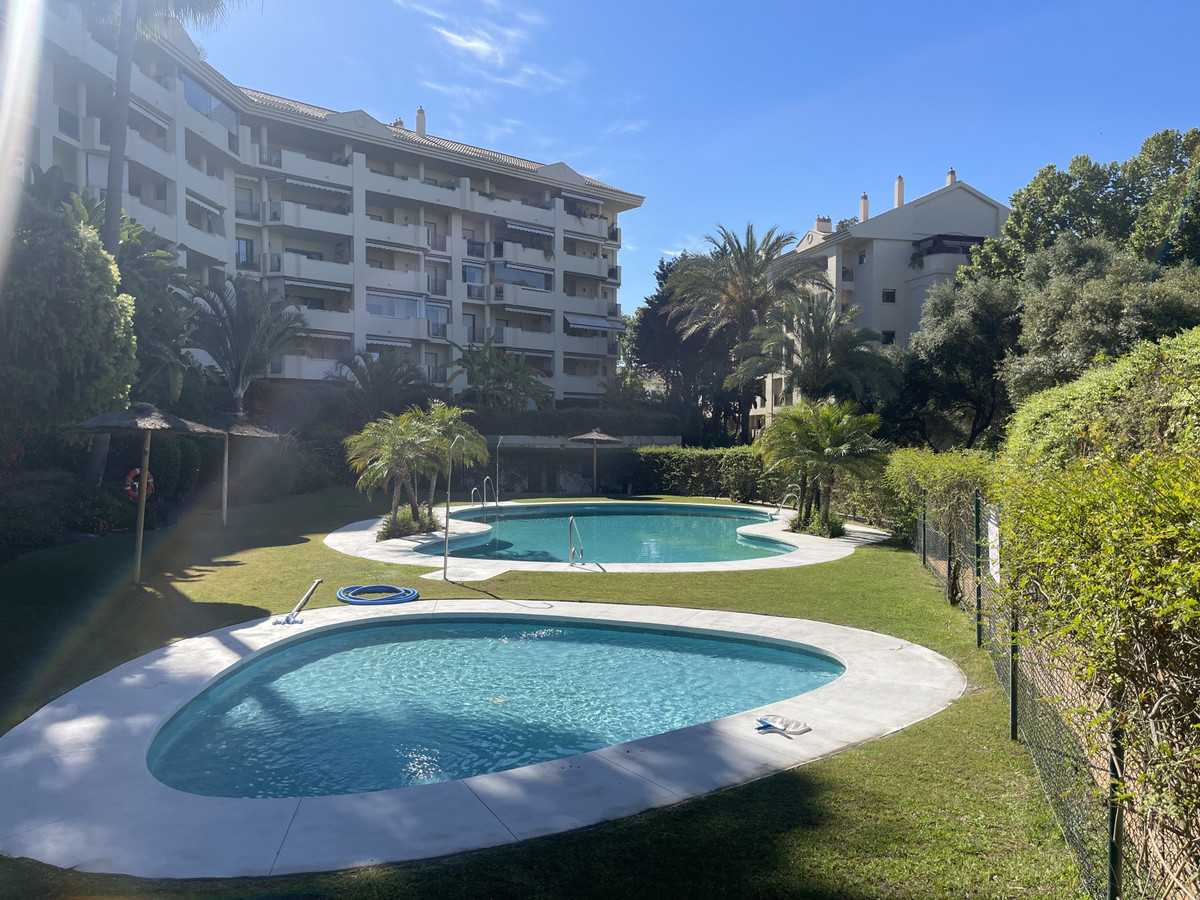 Condominium in Marbella, Andalusië 12023745