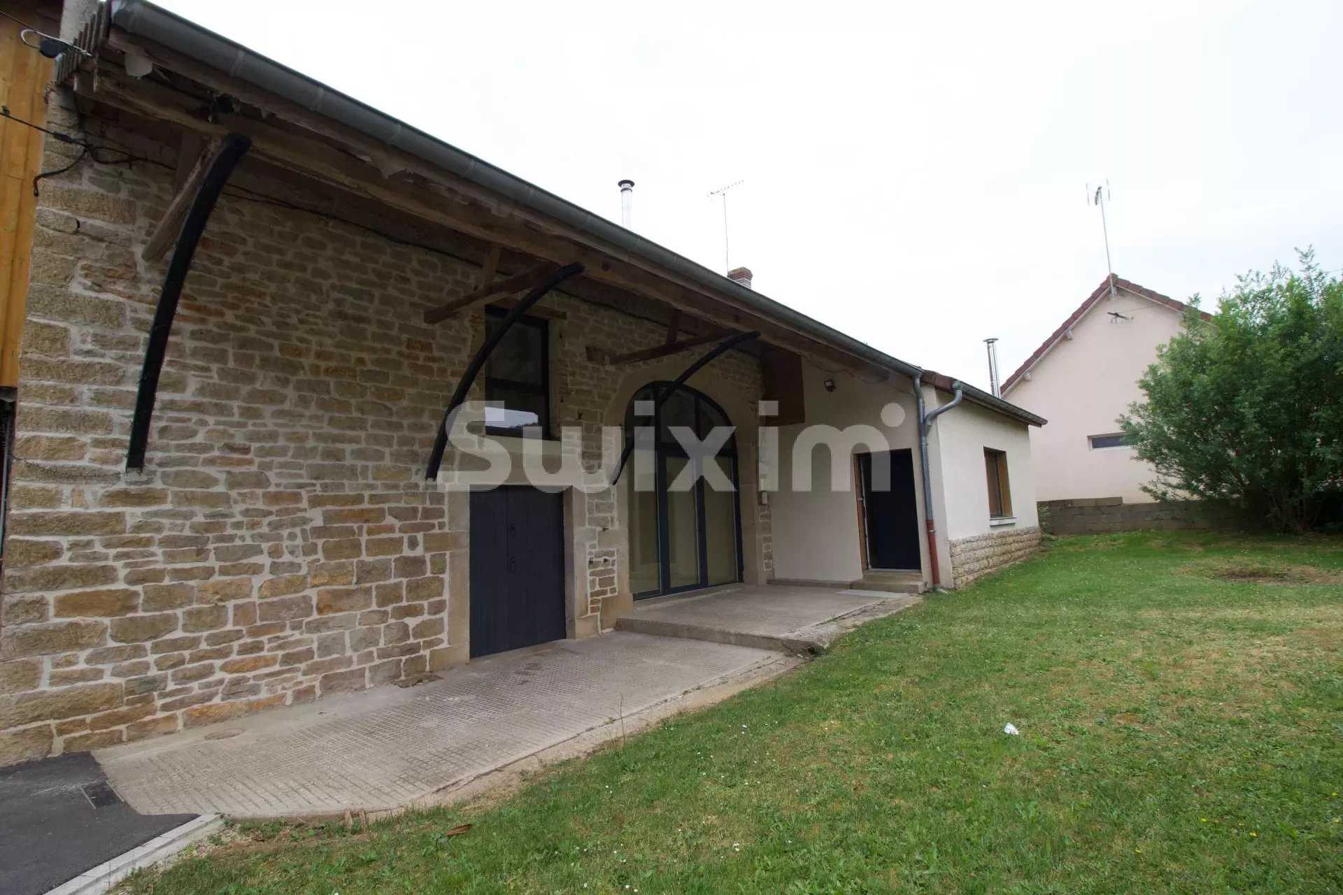 Rumah di Lons-le-Saunier, Bourgogne-Franche-Comte 12024539
