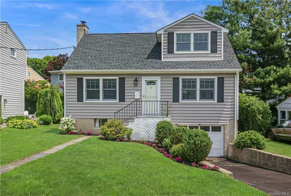 House in Larchmont, New York 12024548
