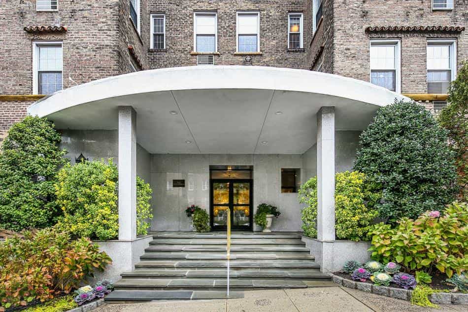Condominium in Larchmont, New York 12024549