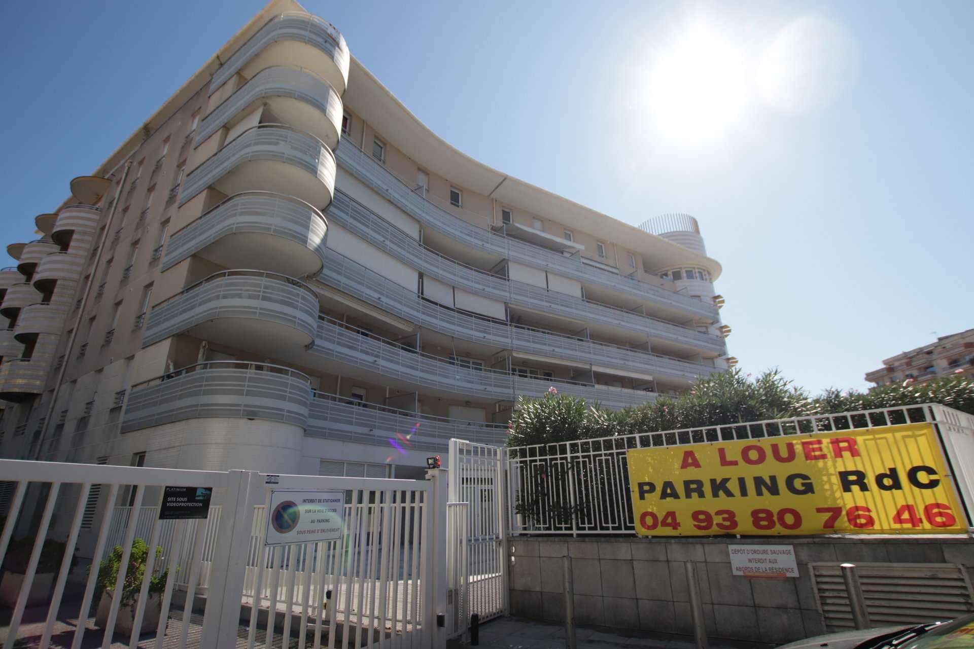 Condominium in Nice, Provence-Alpes-Cote d'Azur 12024576