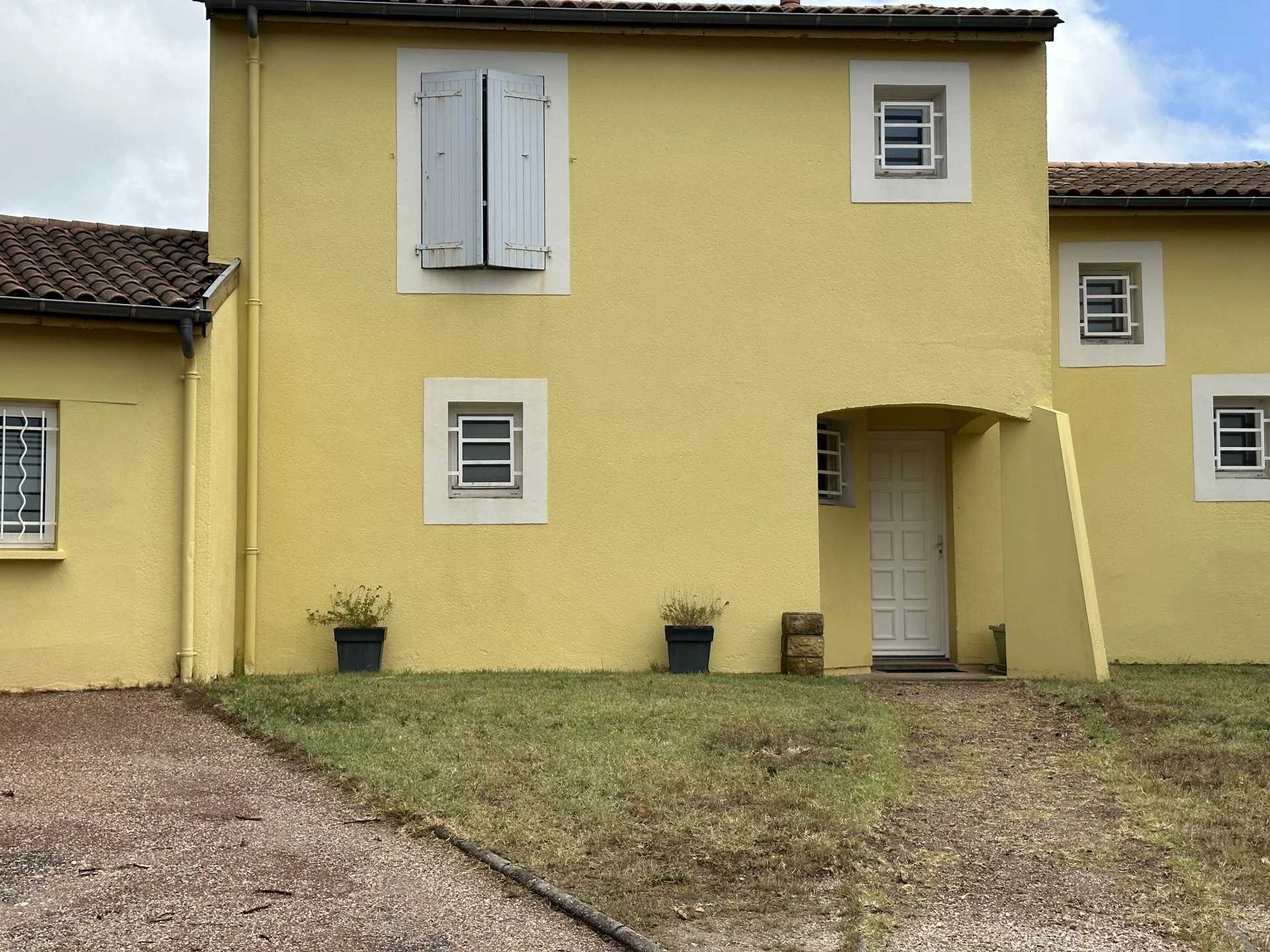 Rumah di Saint-Ciers-sur-Gironde, Nouvelle-Aquitaine 12024582