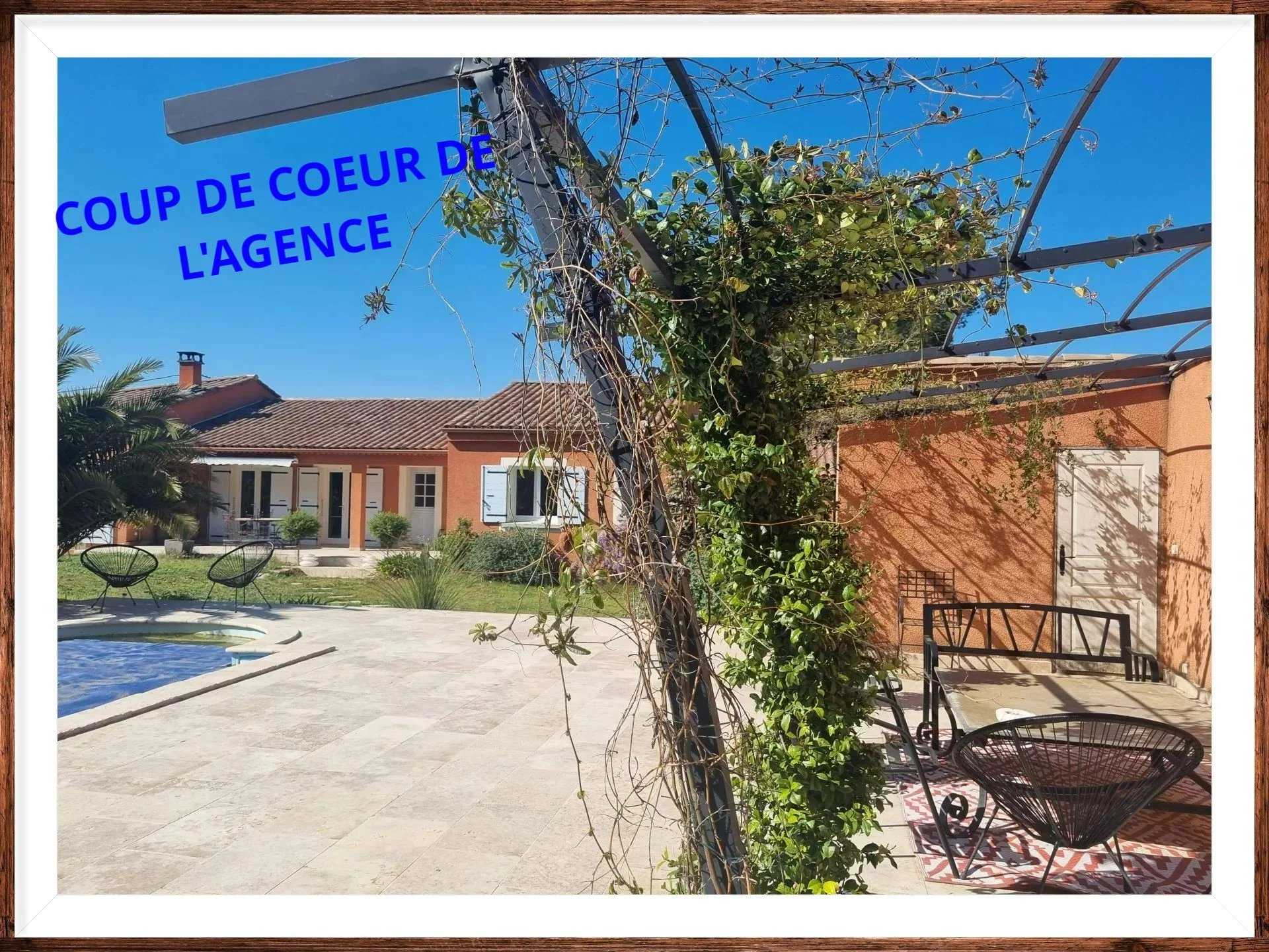 House in Mondragon, Provence-Alpes-Cote d'Azur 12024622