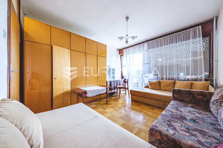 公寓 在 Zagreb,  12024728