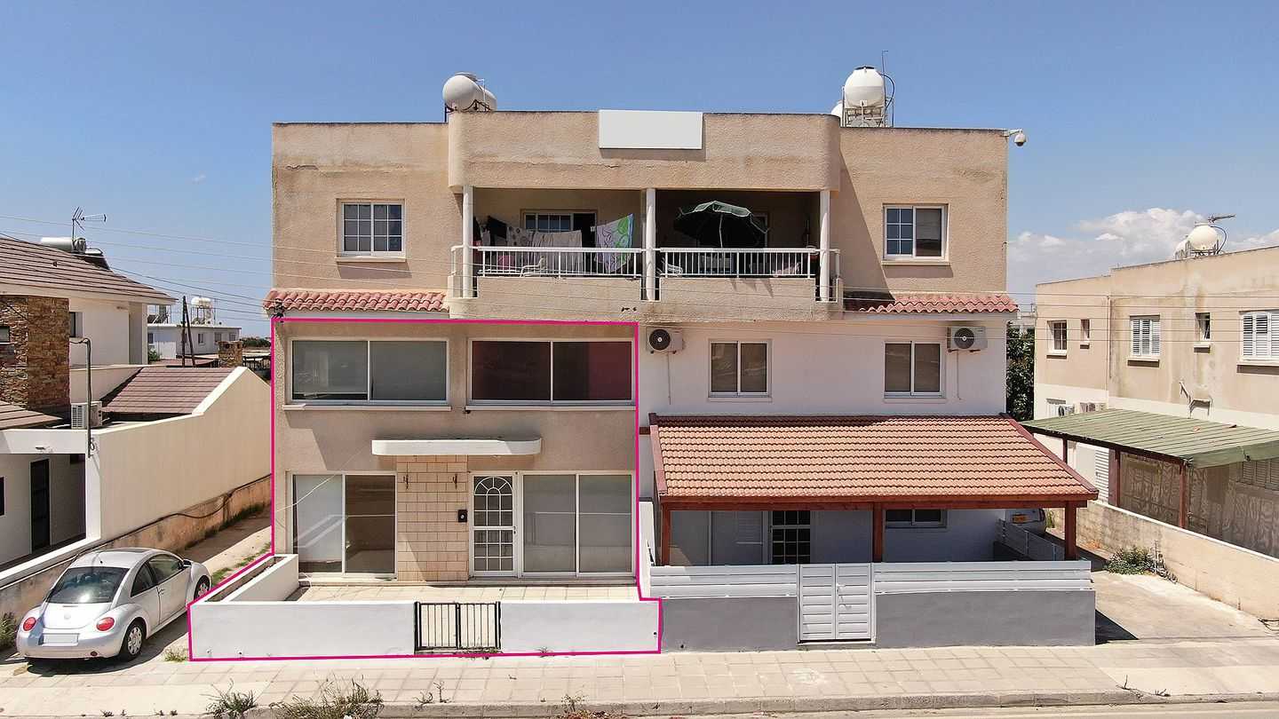 Condominium in Perivolia, Larnaca 12024901