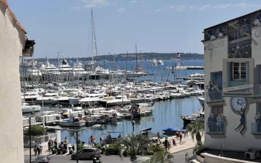 Osakehuoneisto sisään Cannes, Provence-Alpes-Cote d'Azur 12025100