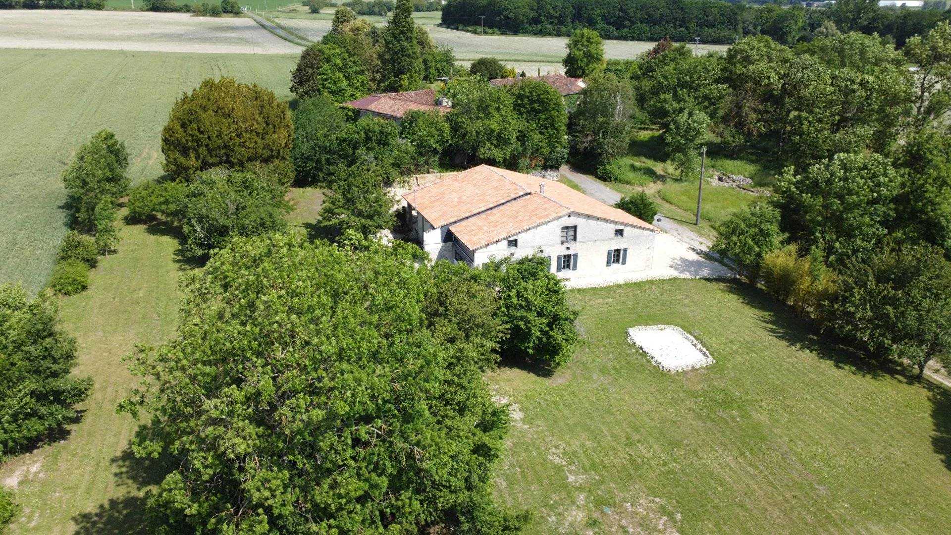 House in Montmoreau, Nouvelle-Aquitaine 12025228